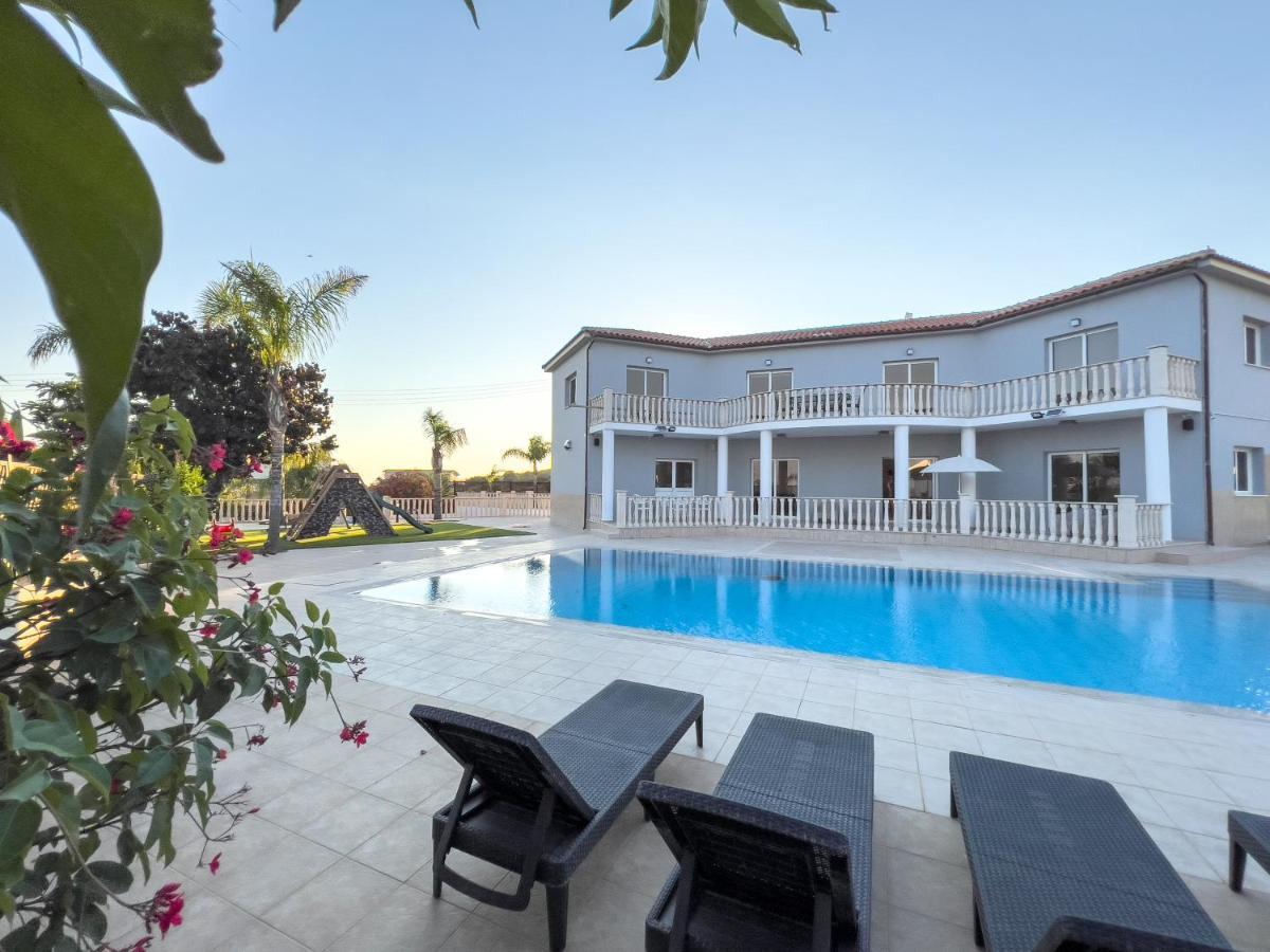 Grand Villa Lynn Seaview Ayia Napa Bagian luar foto