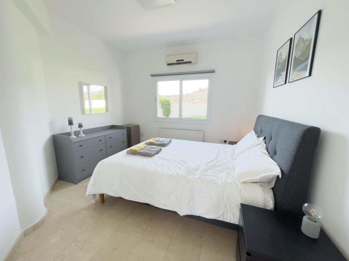 Grand Villa Lynn Seaview Ayia Napa Bagian luar foto