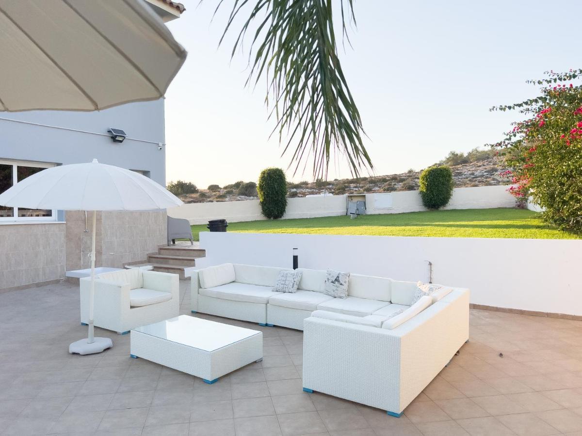 Grand Villa Lynn Seaview Ayia Napa Bagian luar foto