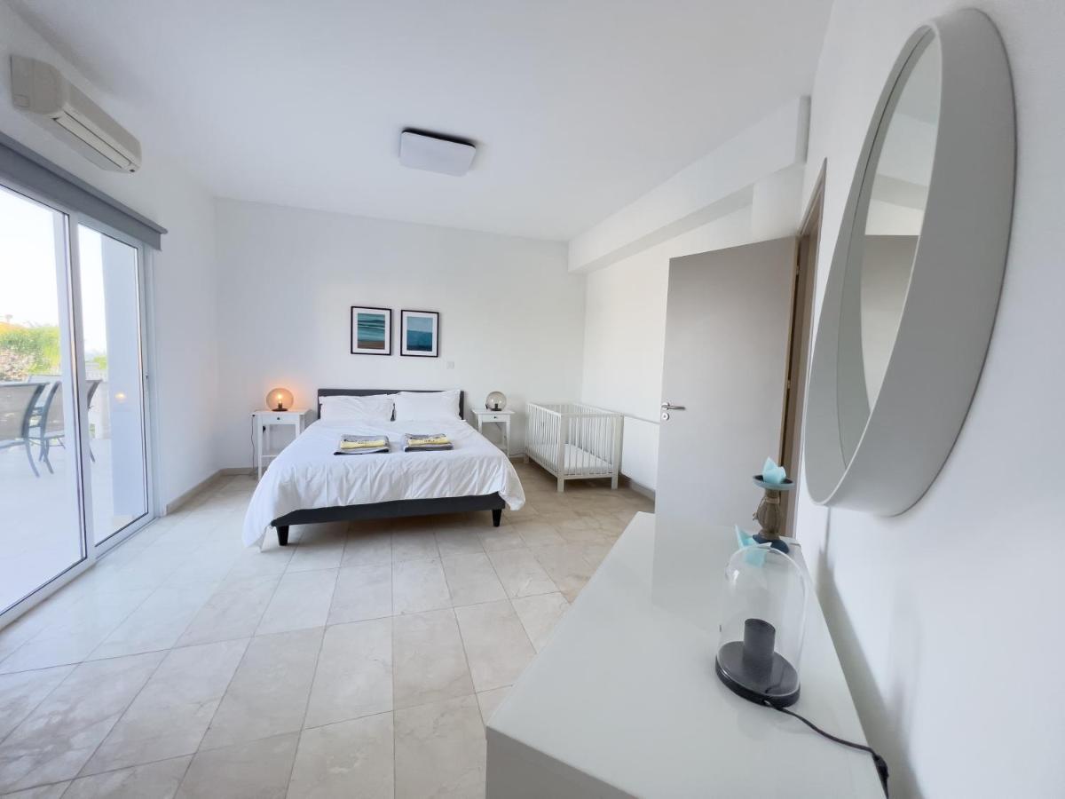 Grand Villa Lynn Seaview Ayia Napa Bagian luar foto