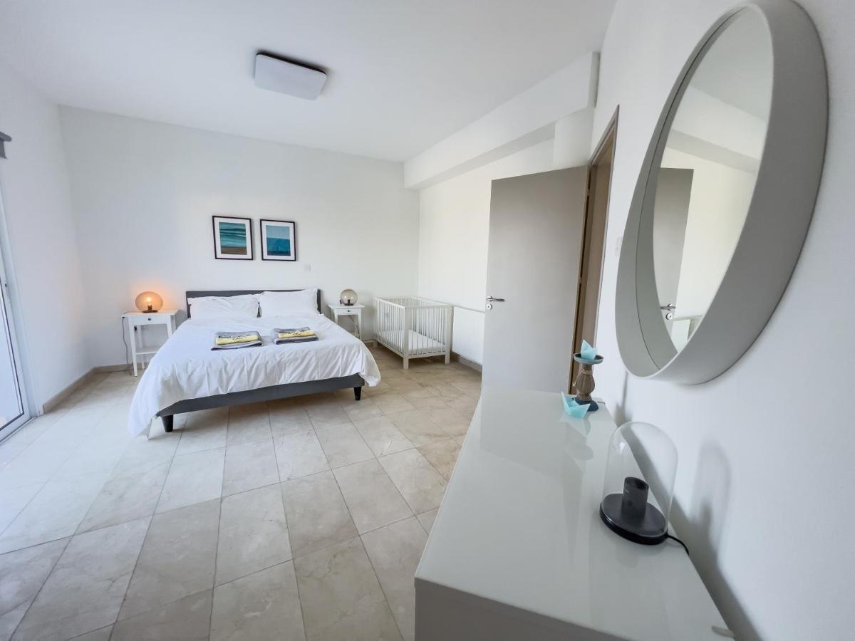 Grand Villa Lynn Seaview Ayia Napa Bagian luar foto