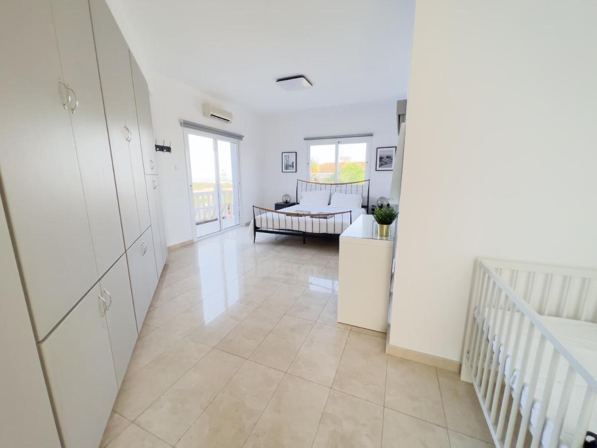 Grand Villa Lynn Seaview Ayia Napa Bagian luar foto