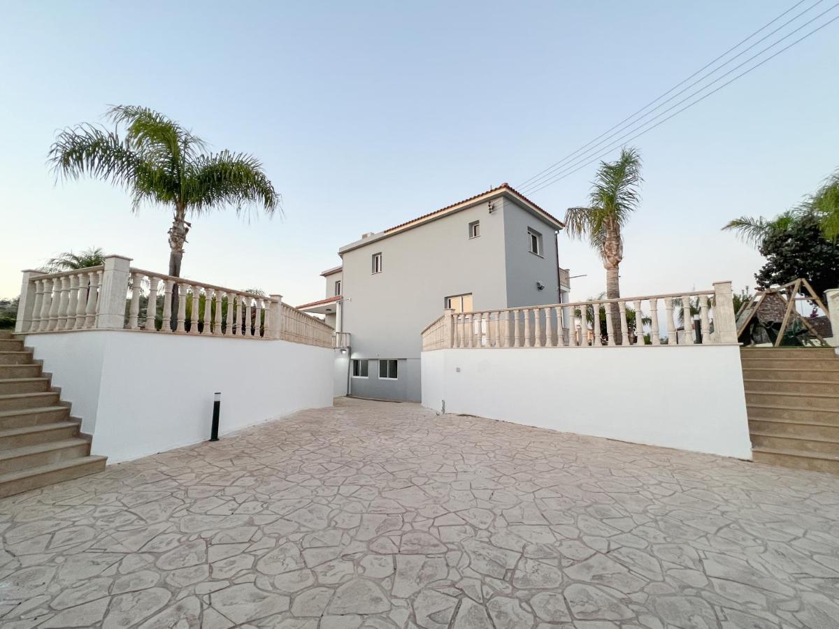 Grand Villa Lynn Seaview Ayia Napa Bagian luar foto