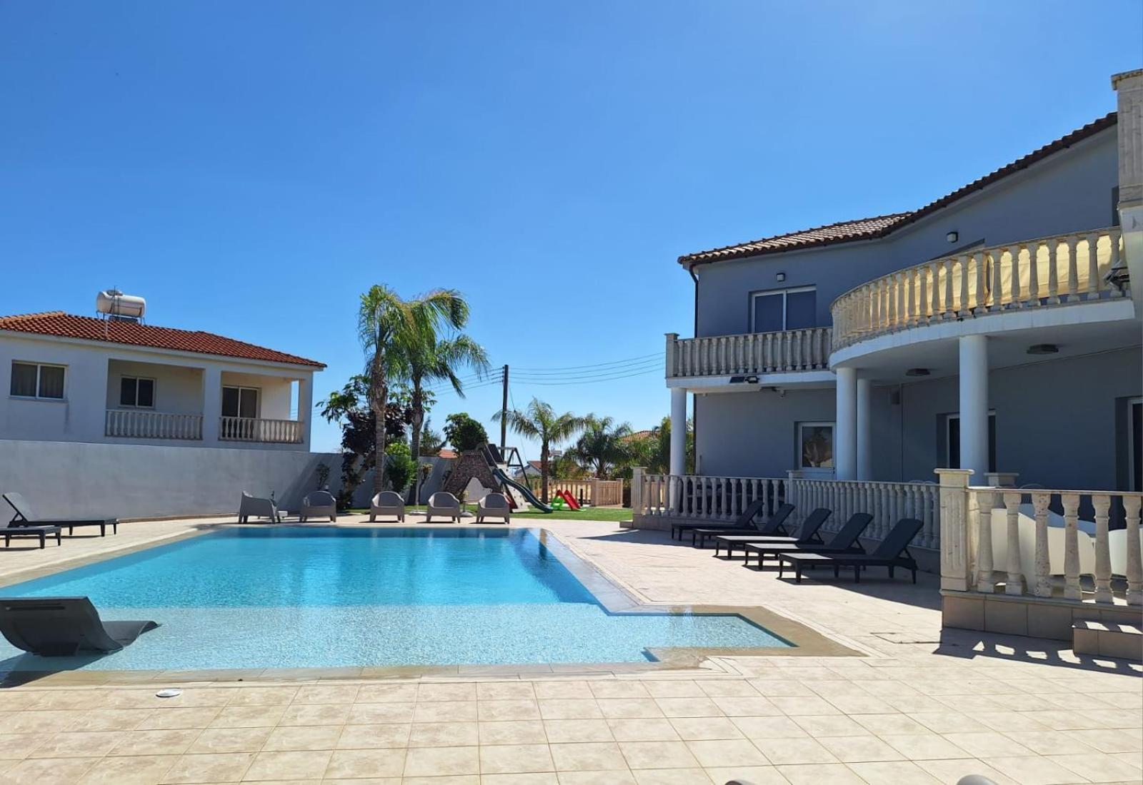 Grand Villa Lynn Seaview Ayia Napa Bagian luar foto